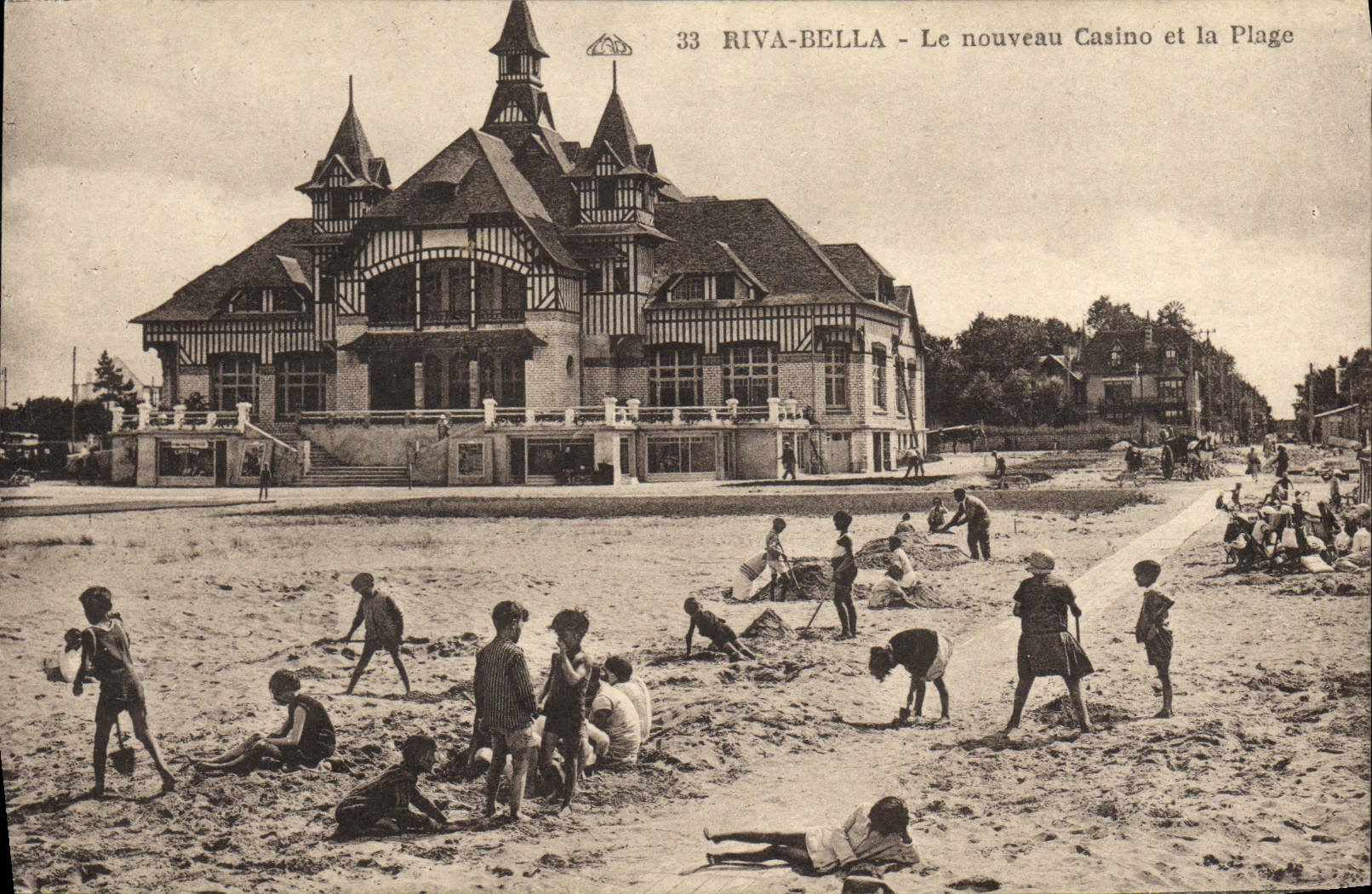 VINTAGE POSTCARD Riva Bleated the new casino and the Enfants beach