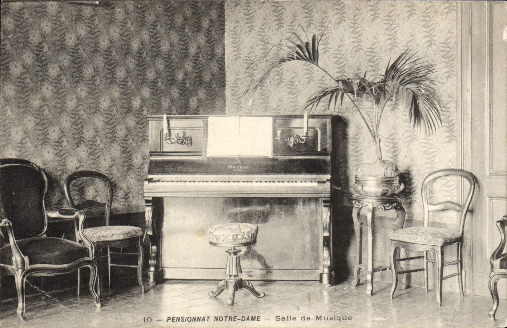 CPA Orbec Pensionnat notre dame salle de musique Piano