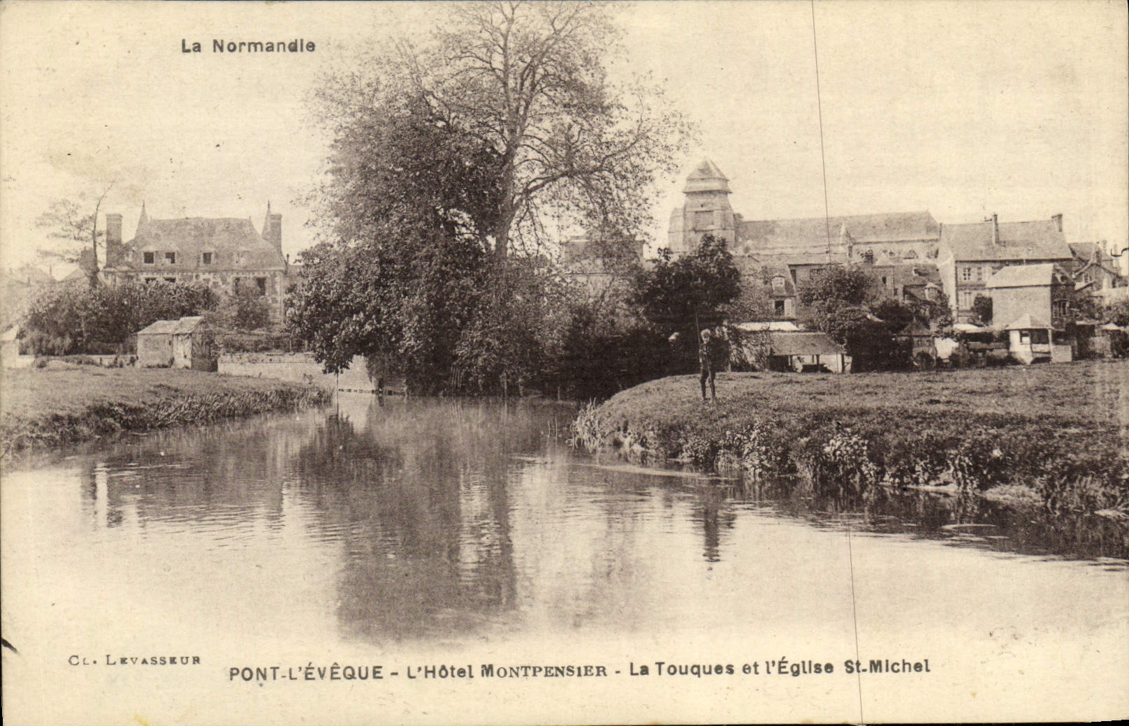CPA La Normandie Pont I'Eveque L'Hotel Montpensier La touques et l'eglise st michel