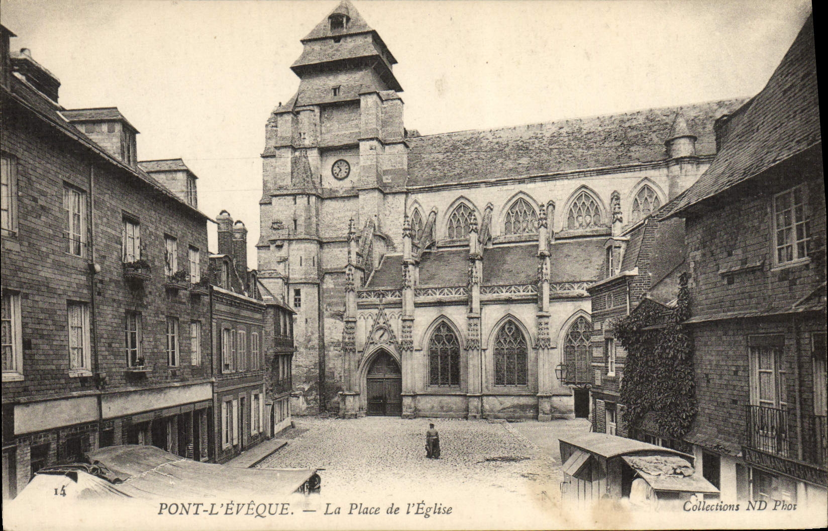 CPA Pont I'Eveque La place de l'eglise