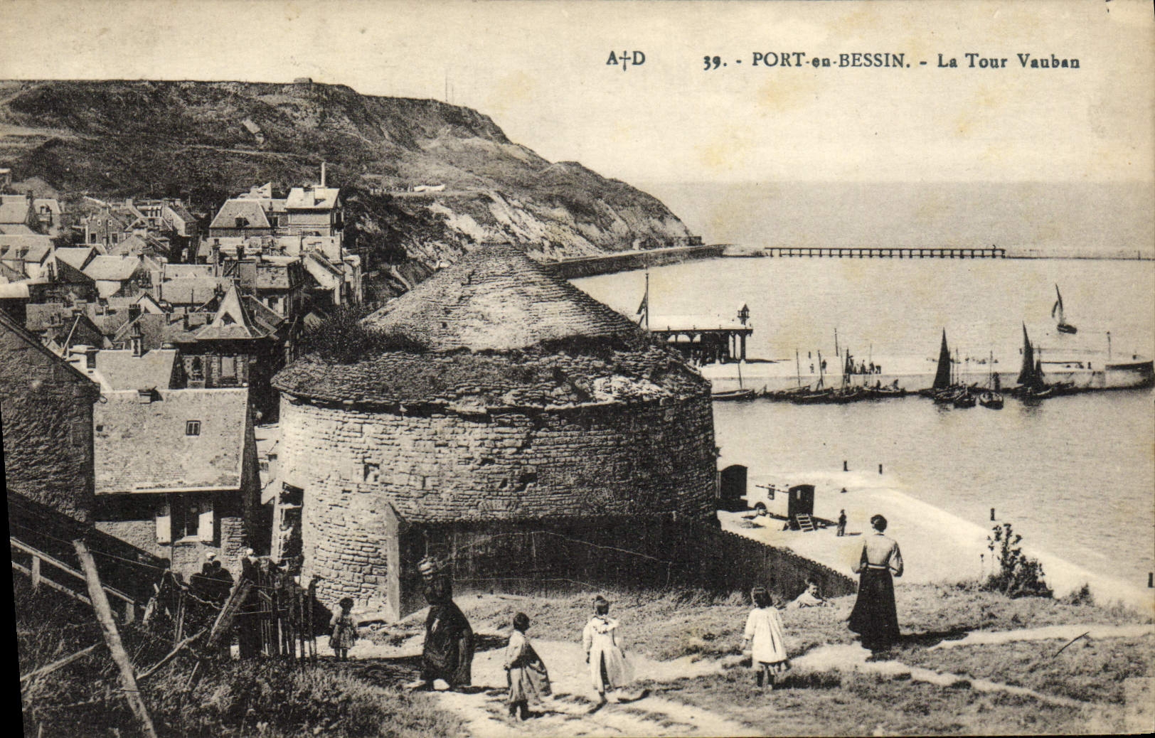 CPA Port En Bessin La tour vauban