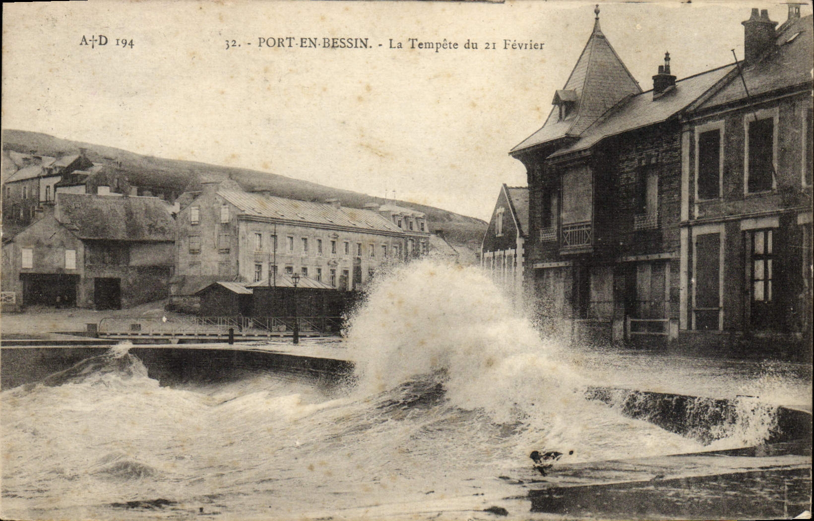 CPA Port en bessin La tempete du 21 fevrier