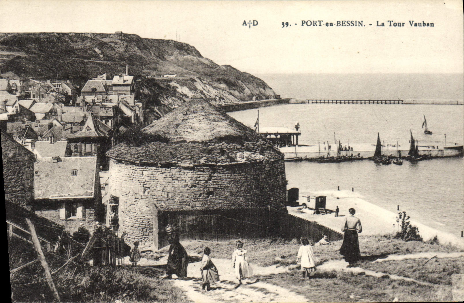 VINTAGE POSTCARD Port In Bessin the Vauban tower