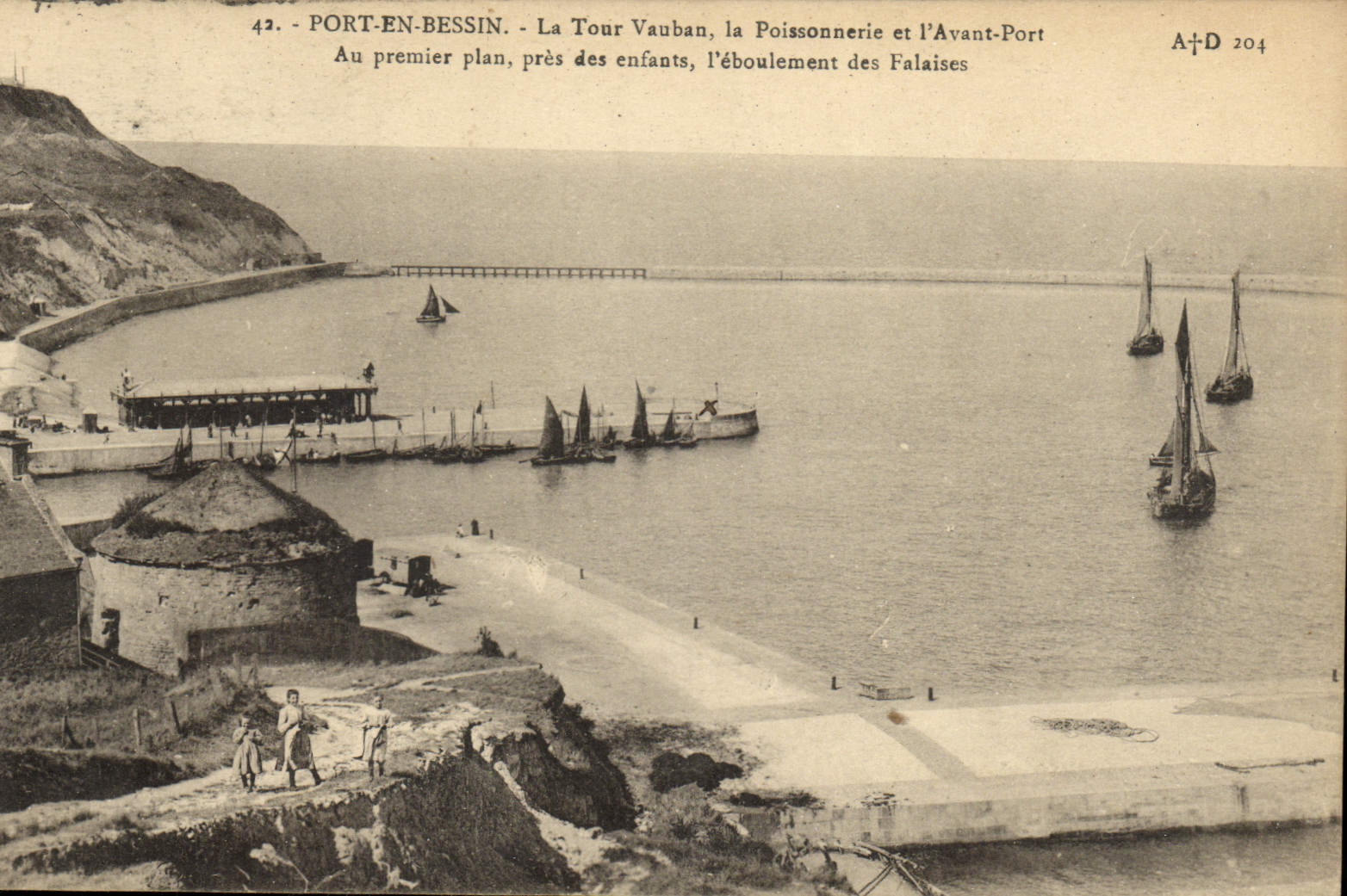 El puerto de la POSTAL de la VENDIMIA en Bessin la torre de Vauban los pescados hace compras y antes de los barcos portuarios
