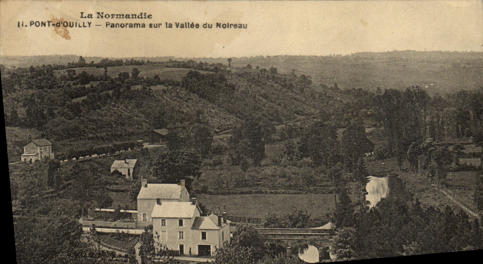 Puente de Normandía de la POSTAL de la VENDIMIA del panorma de Ouilly en el valle del noireau