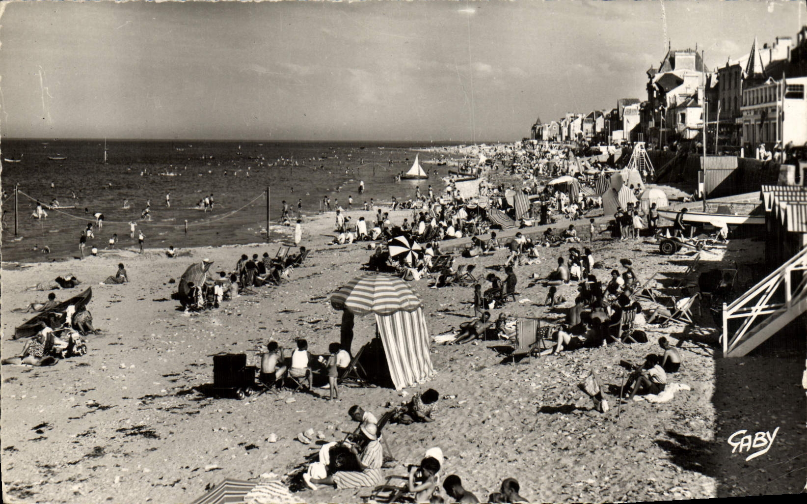 CPM St Aubin sur Mer Perspective de la Plage