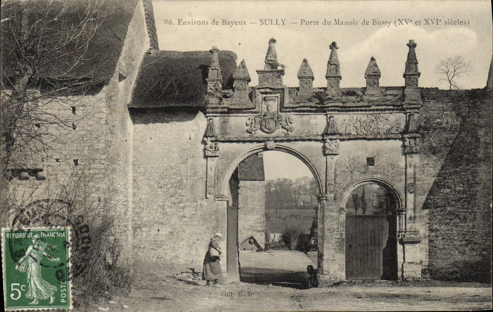 CPA Environs de Bayeux Sully Porte du Manoir de Bussy