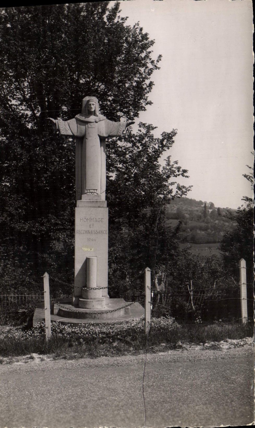 MODERN CARD St Martin de Mailloc the Statue of Christ King