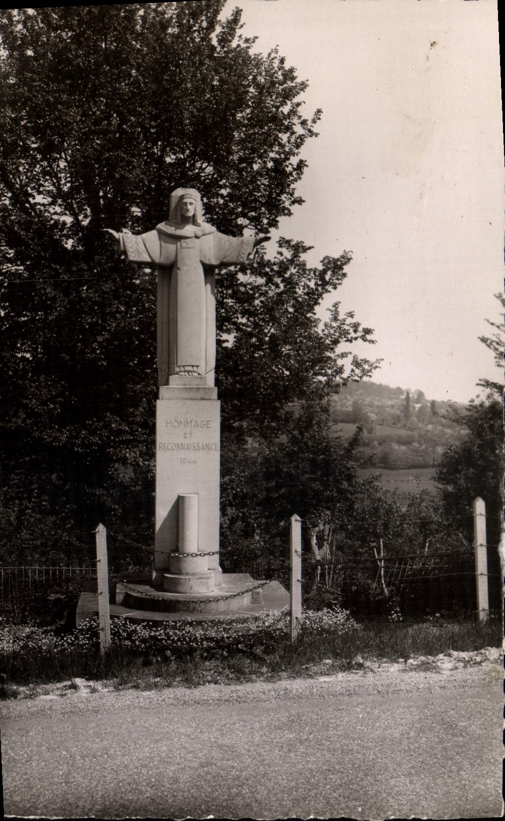 CPM St Martin de Mailloc La Statue du Christ Roi