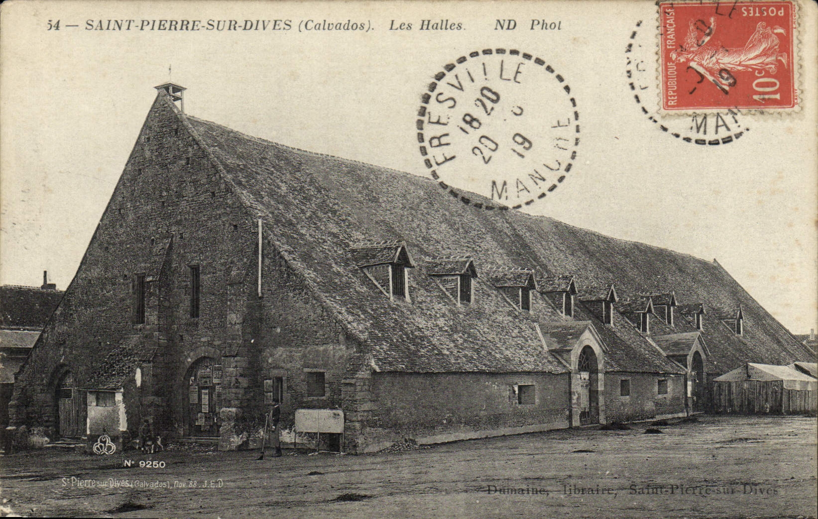 CPA Saint Pierre Sur Dives Les Halles