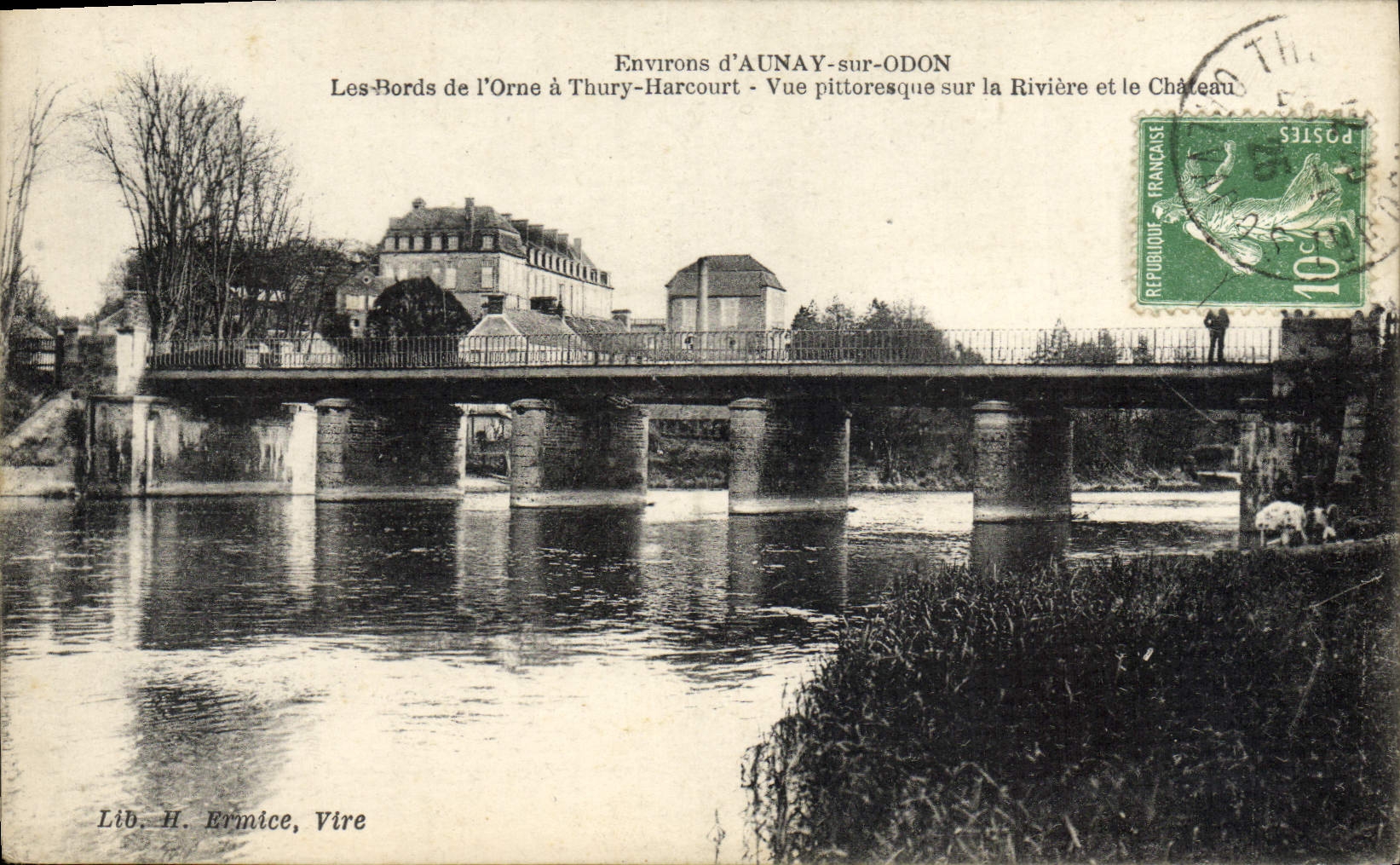 CPA Environs d'Aunay sur Odon Les bords de l'Orne a Thury Harcourt Vue pittoresque sur la riviere et le chateau 