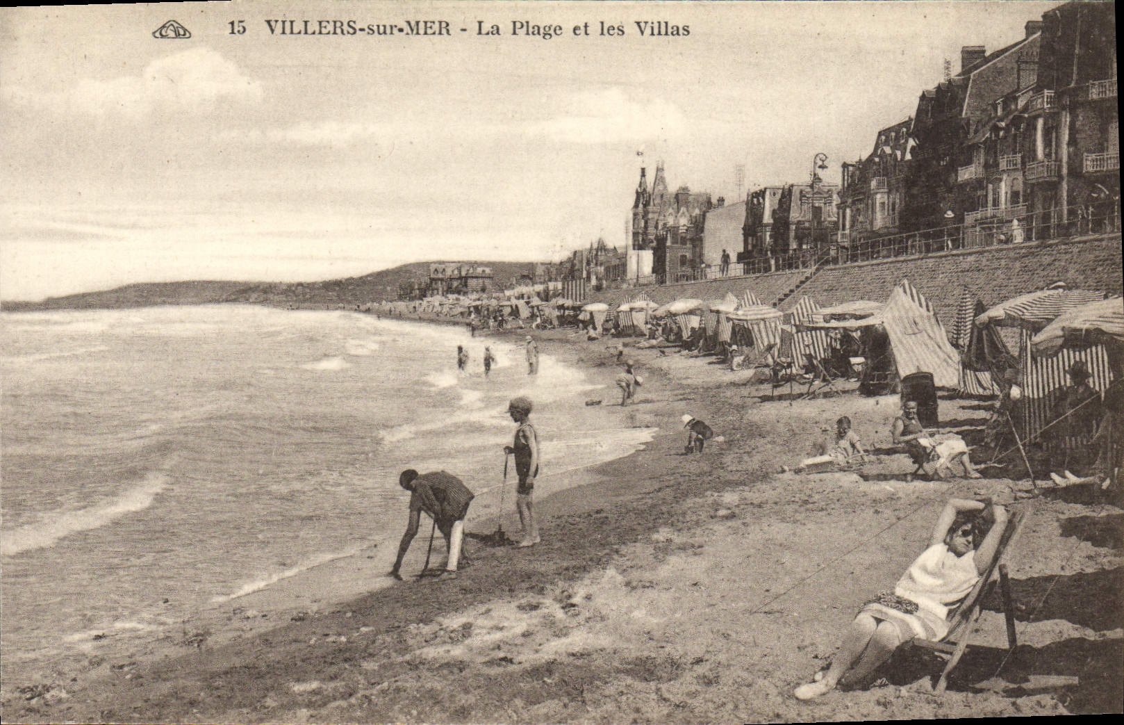 VINTAGE POSTCARD Villers On Sea the Beach and Villas