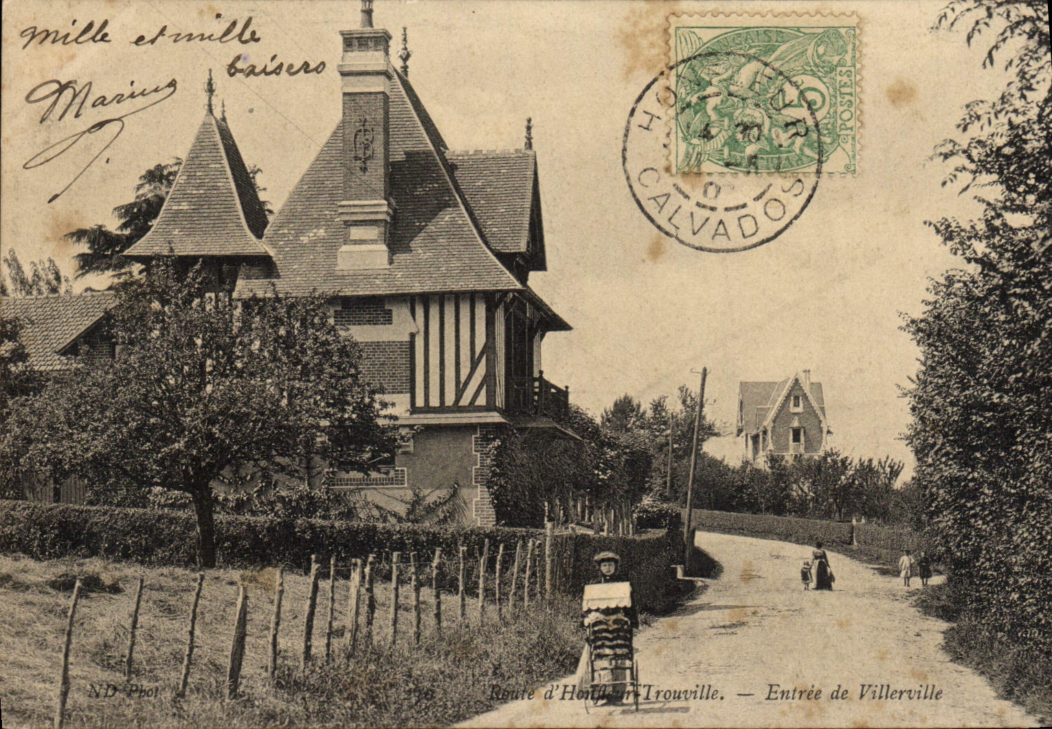 CPA Route d'Honfleur a Trouville Entree de Villerville