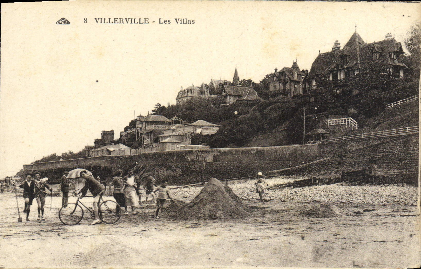 CPA Villerville Les Villas Enfants Velo