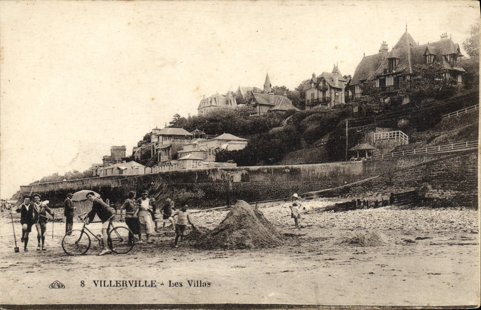 CPA Villerville Les Villas Enfants Velo