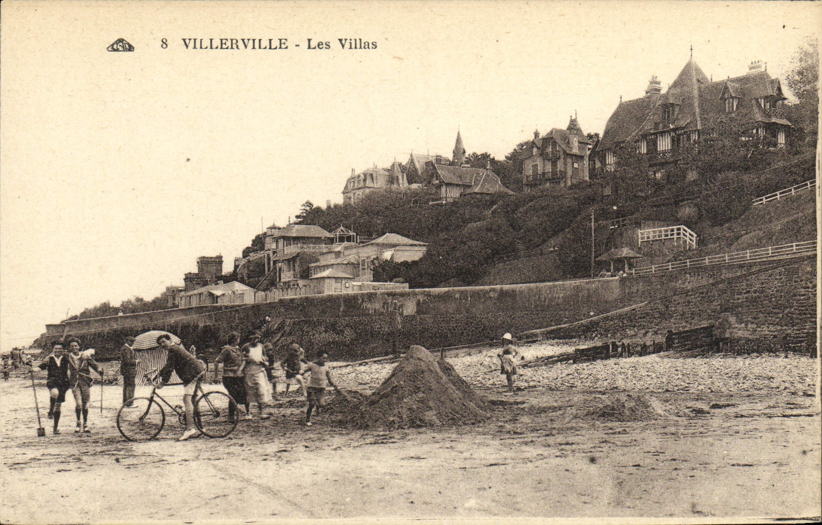 CPA Villerville Les Villas Enfants Velo