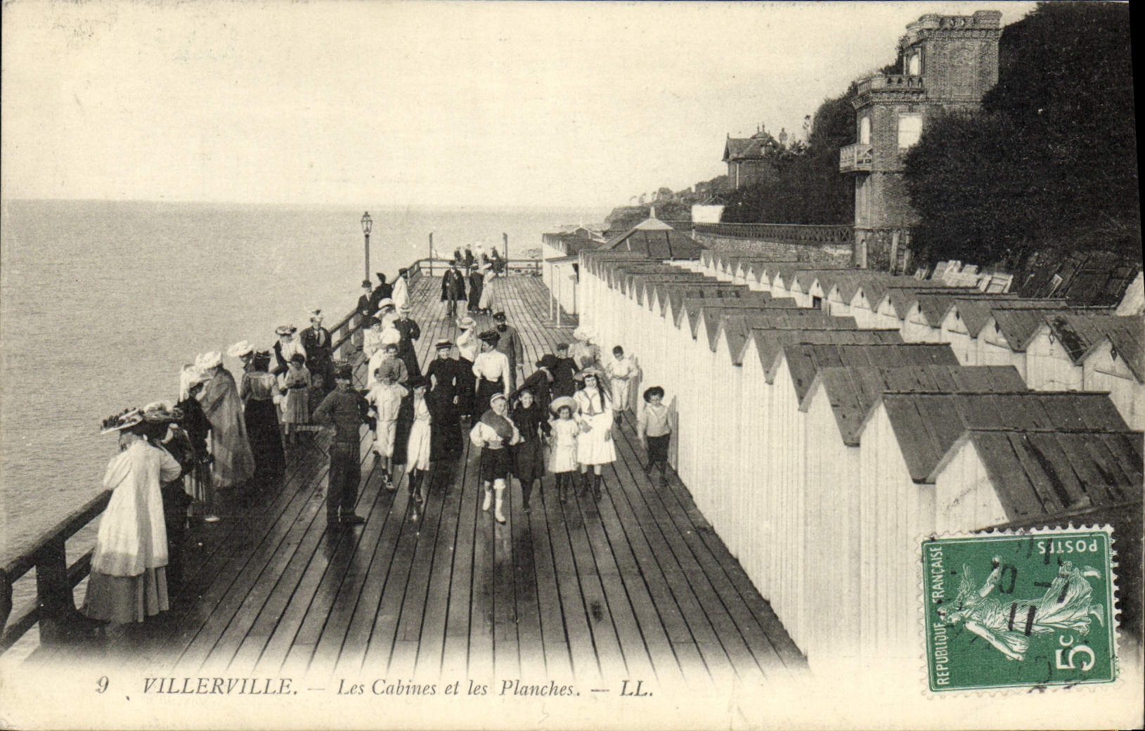 CPA Villerville Les Cabines et les Planches