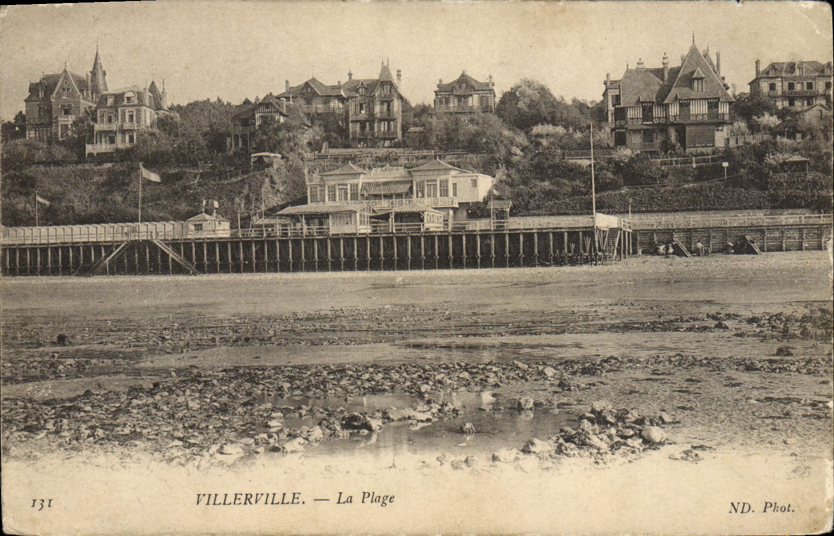 VINTAGE POSTCARD Villerville the Beach