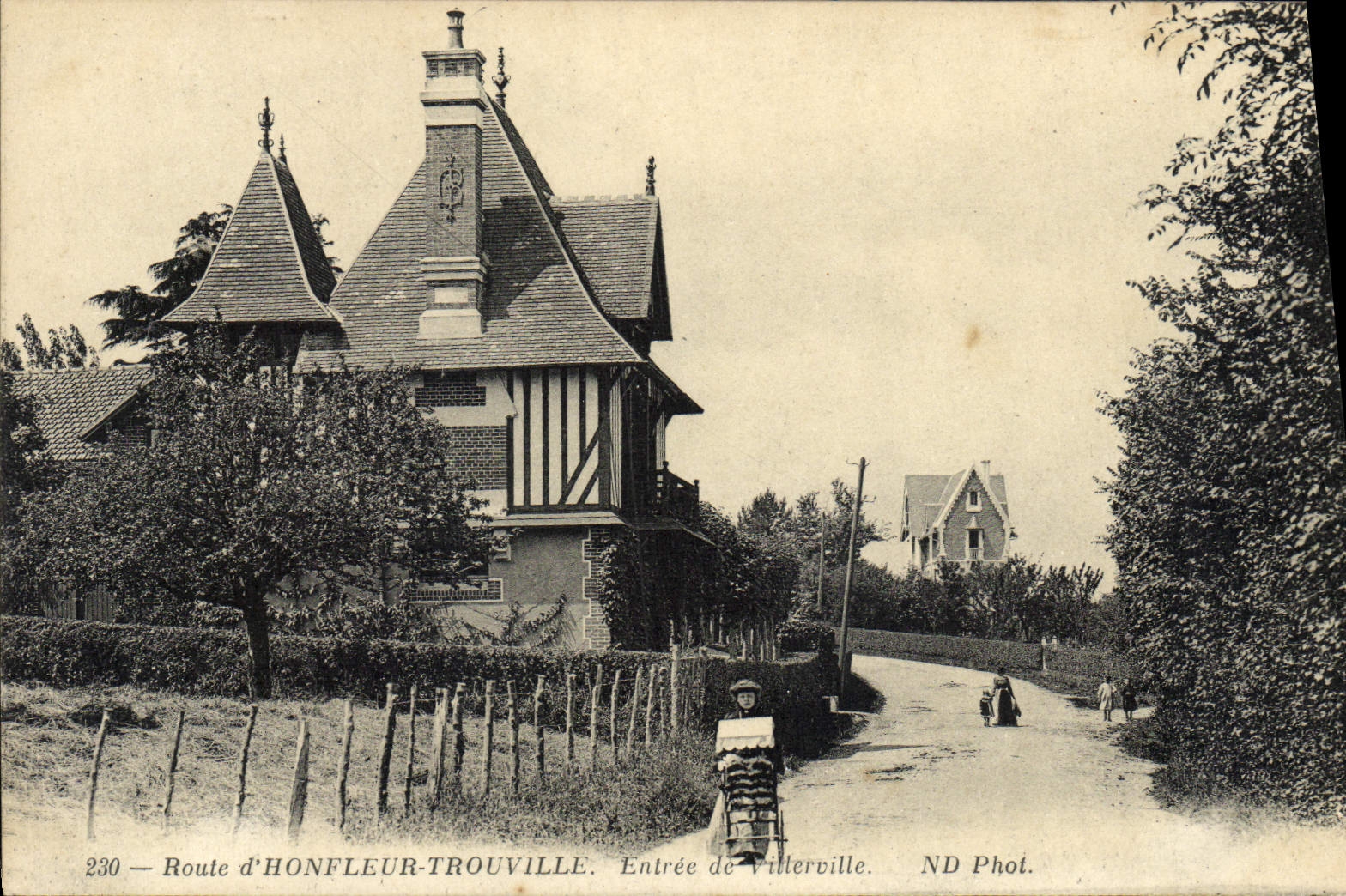 CPA Route de Honfleur Trouville Entree de Villerville 