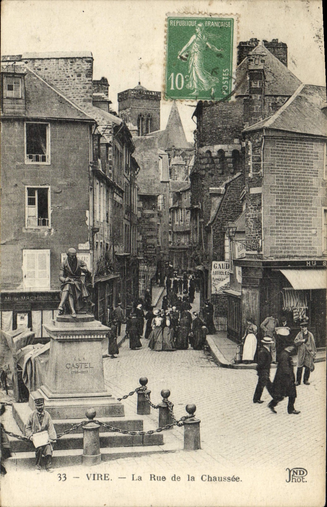 CPA Vire La Rue de la Chaussee