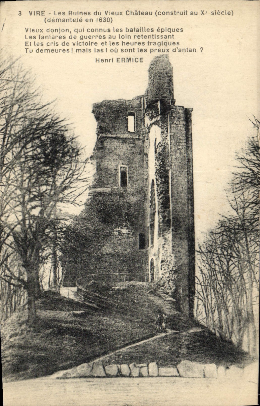 CPA Vire Les Ruines du Vieux Chateau