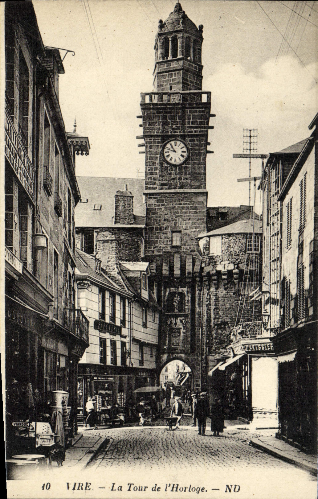 CPA Vire La Tour de L'Horloge