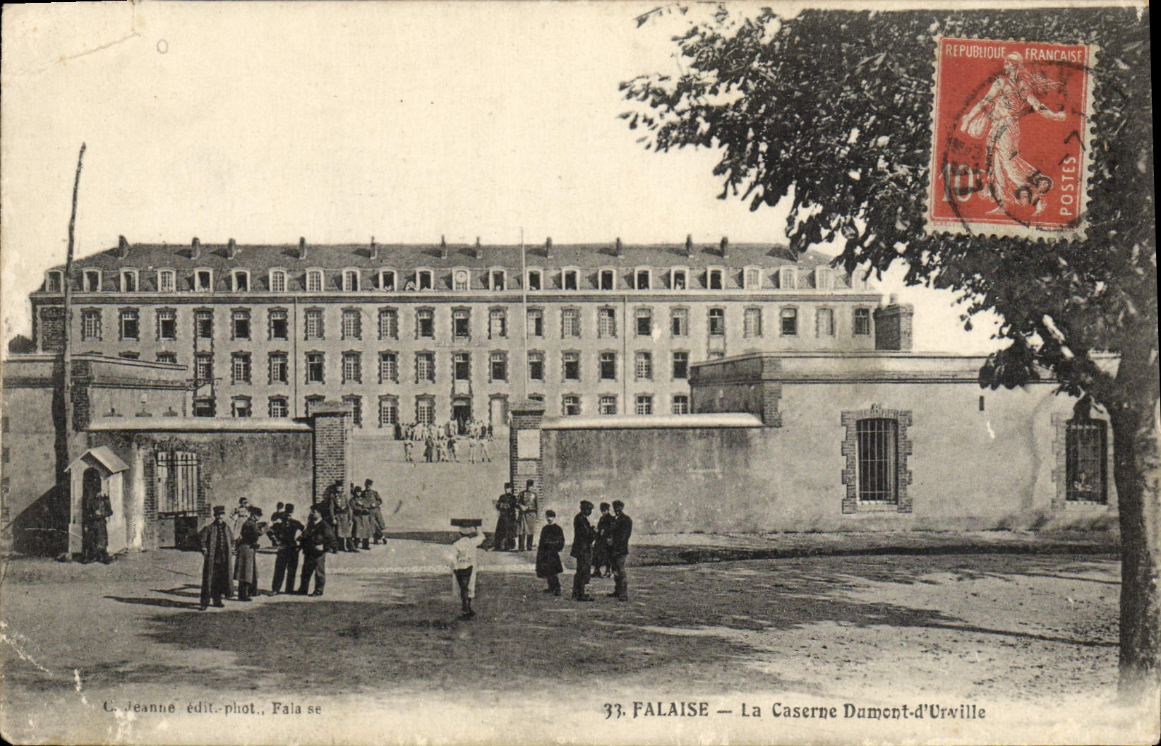 CPA Falaise La Caserne Damont D'Urville Militaria