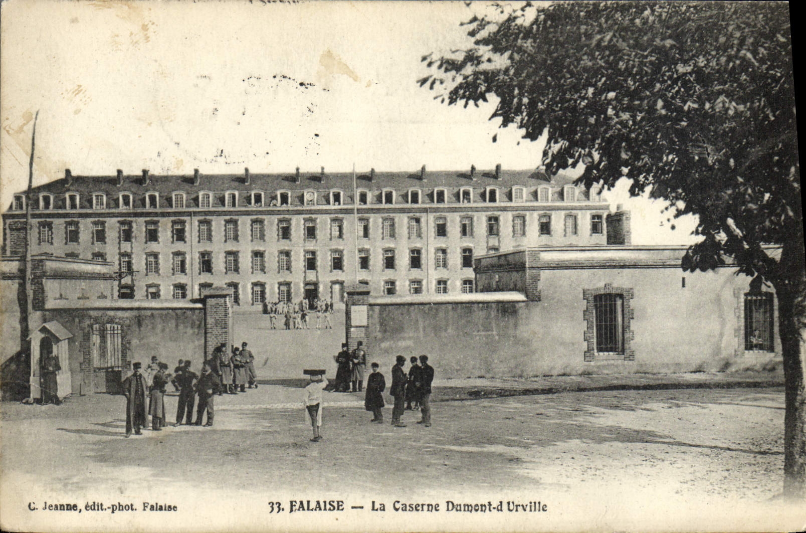 CPA Falaise La Caserne Dumont d'Urville Militaria