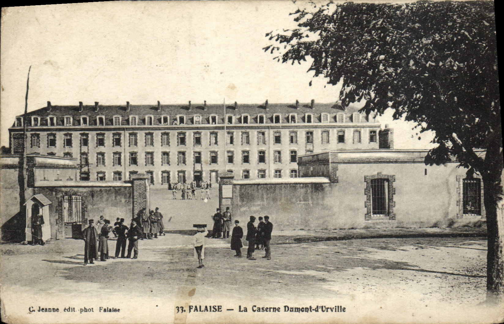 CPA Falaise La Caserne Dumont d'Urville Militaria 