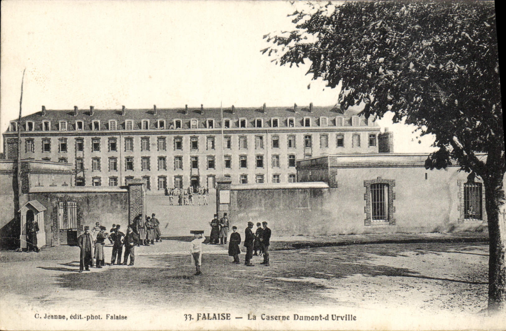 CPA Falaise La Caserne Dumont d'Urville Militaria 
