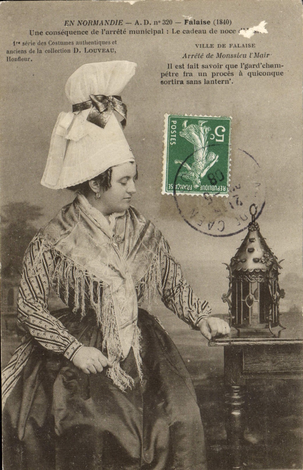 CPA Falaise Une Consequence de l'arrete Municipal Femme Falaise Folklore Costume