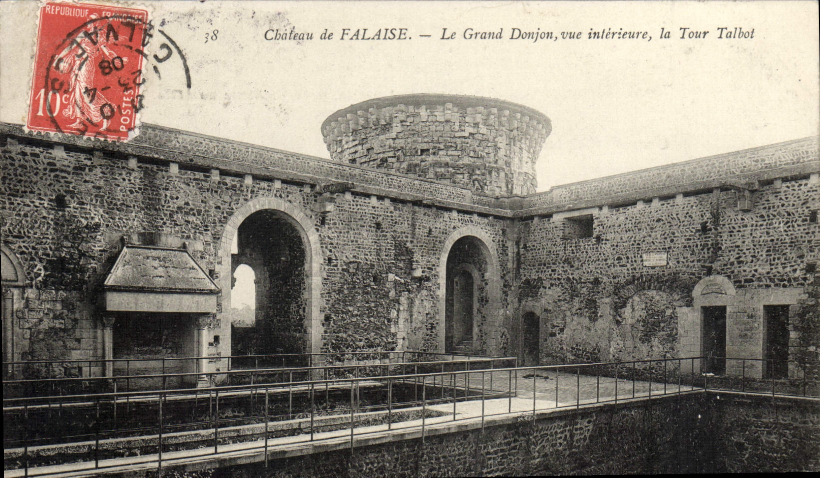 VINTAGE POSTCARD Cliff Castle of the Large Keep Seen Interior the Talbot Tower