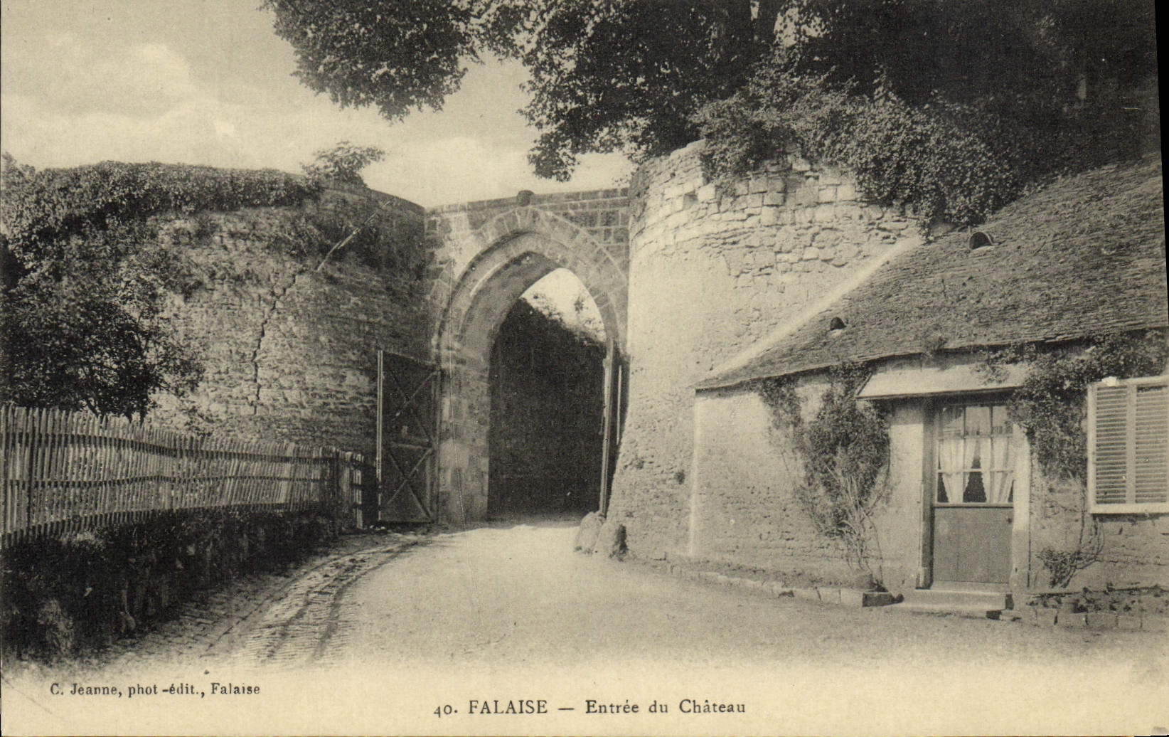 CPA Falaise Entree du Chateau