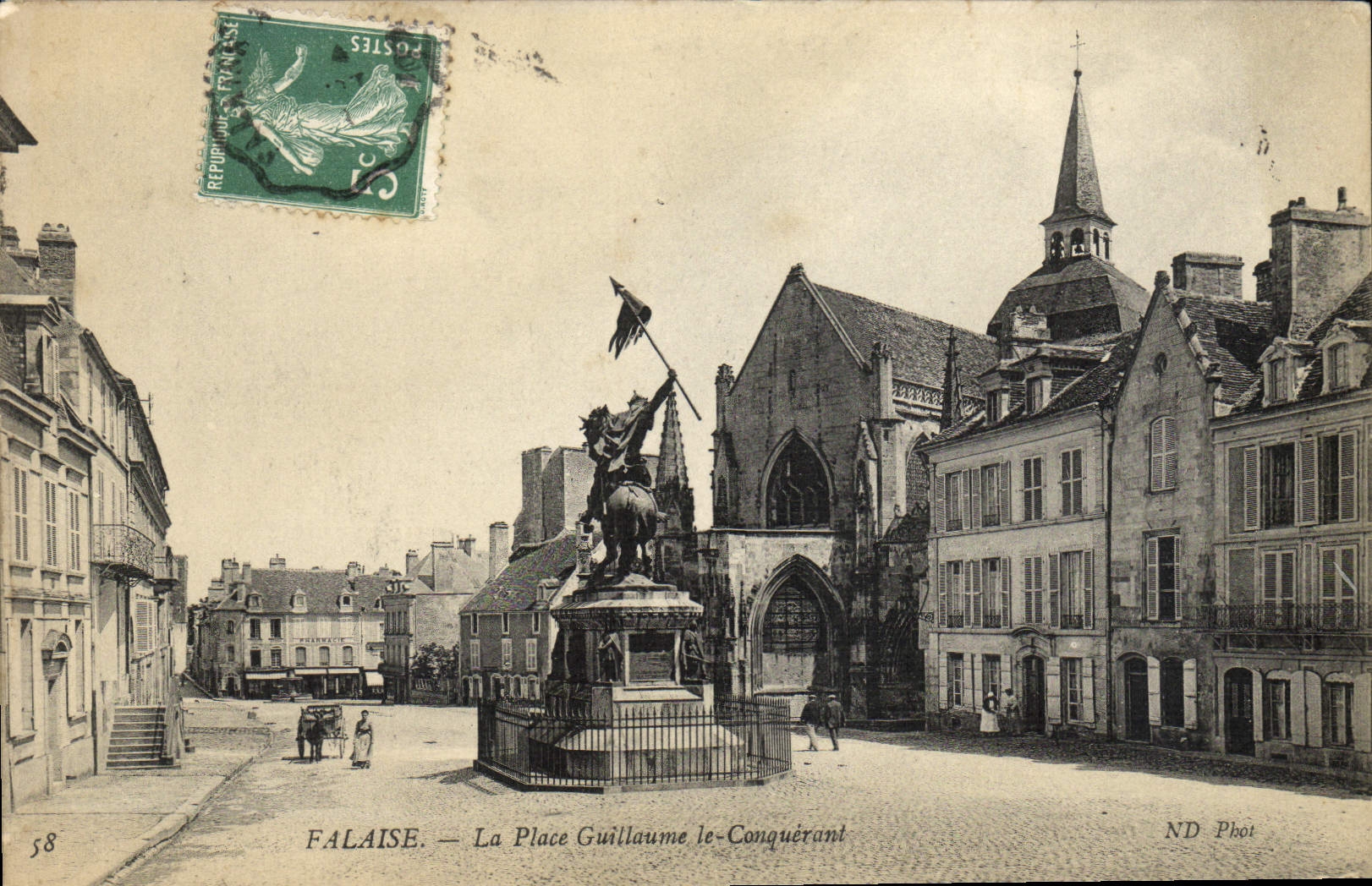 CPA Falaise La Place Guillaurne le Conquerant