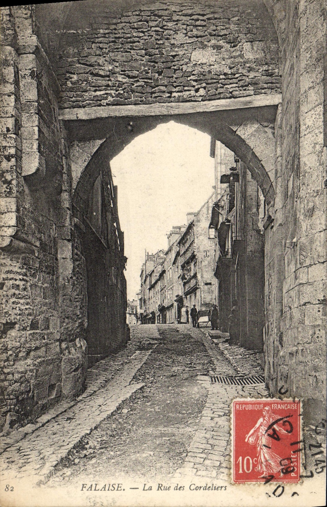CPA Falaise La Rue des Cordeliers