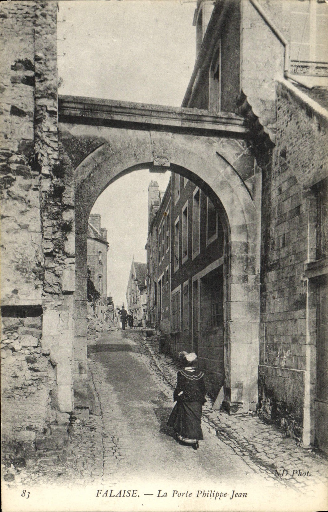 CPA Falaise La Porte Philippe Jean