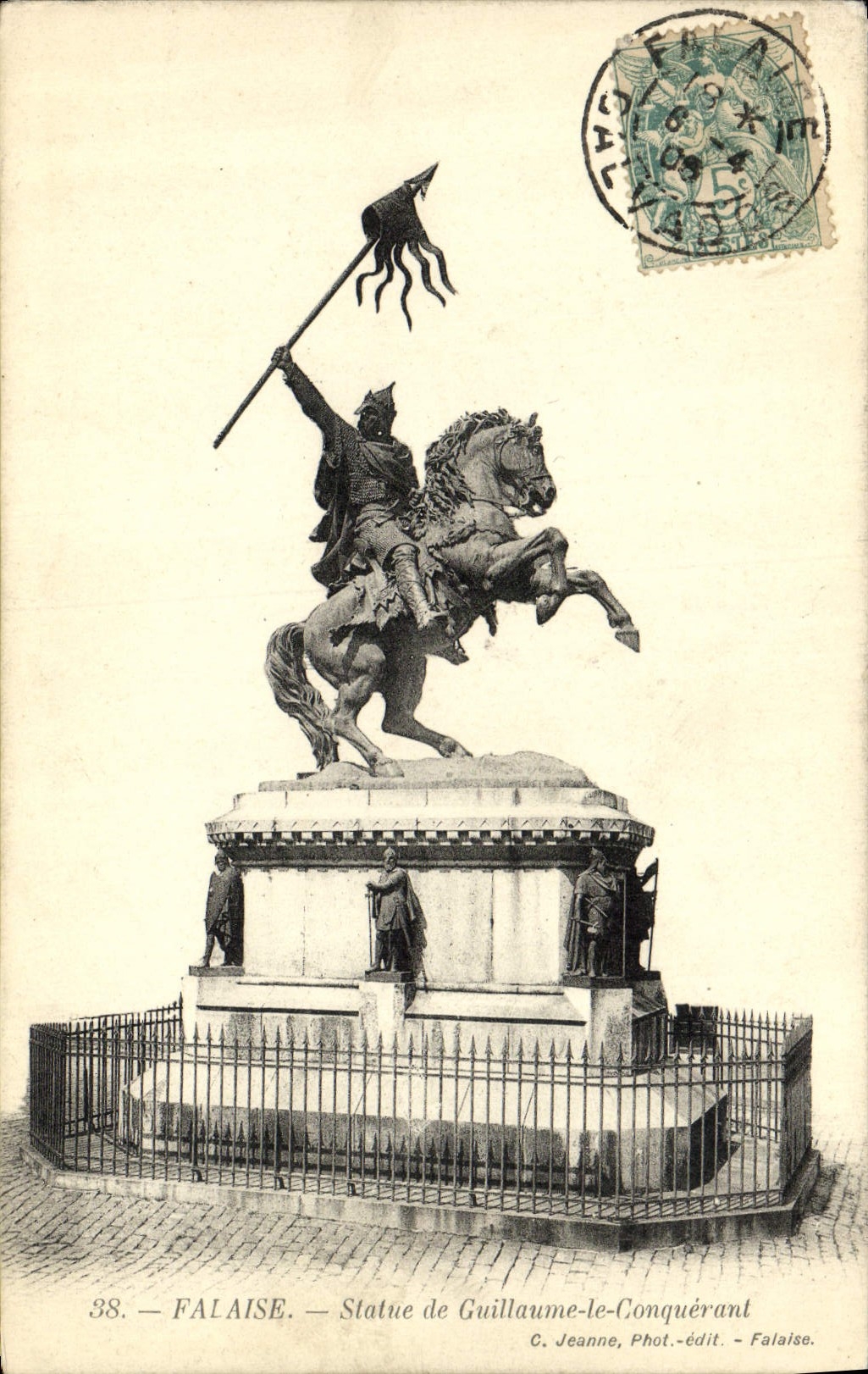 CPA Falaise Statue de Guillaume le Conquerant