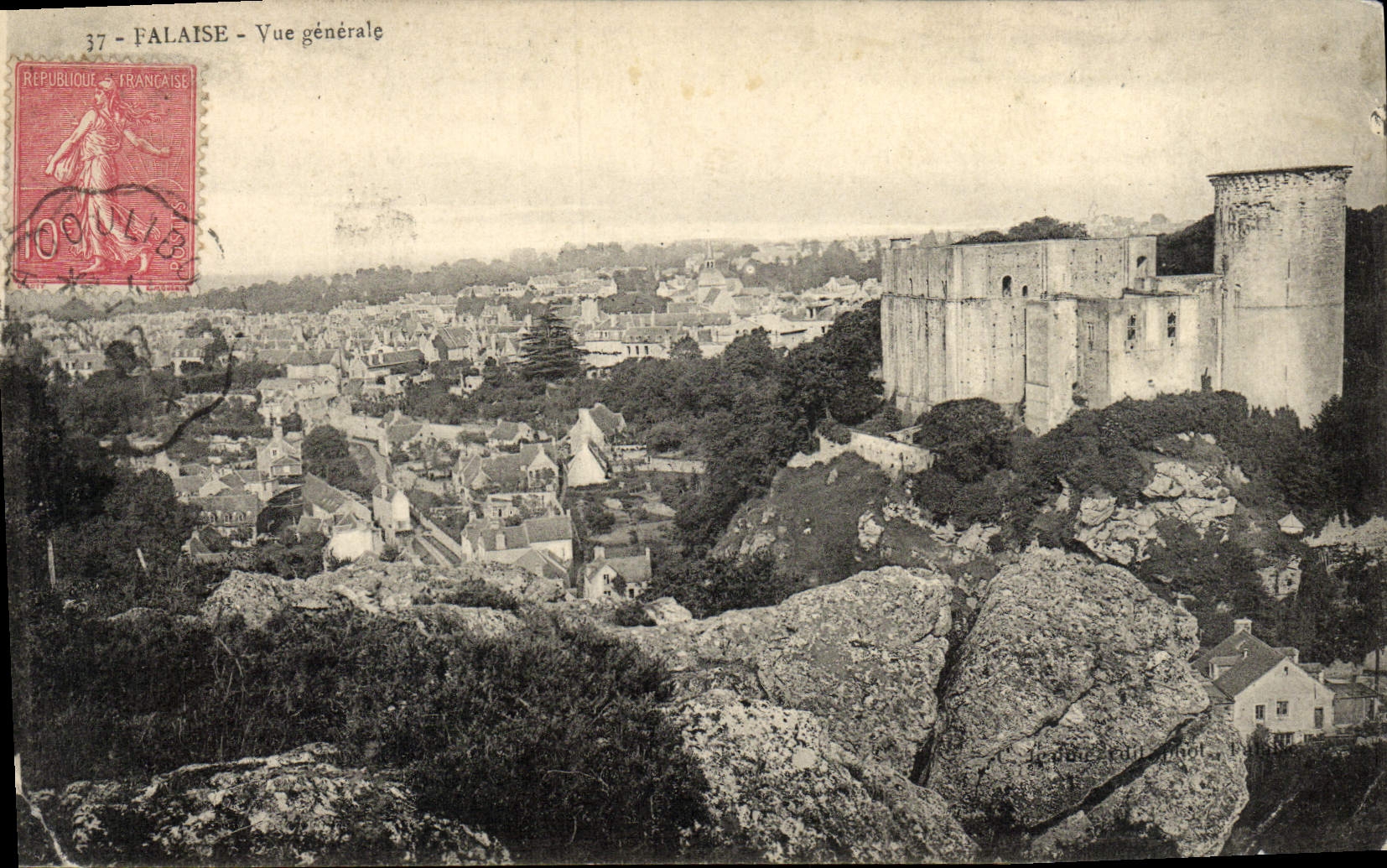 CPA Falaise Vue generale 