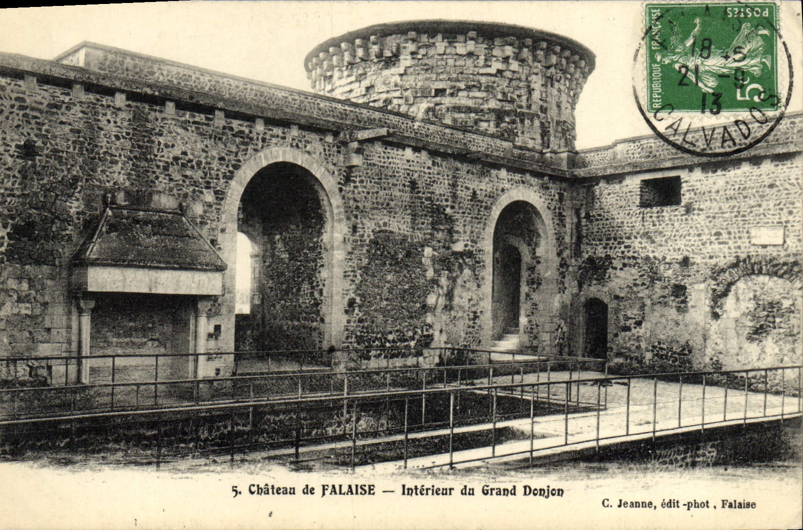 CPA Falaise Interieur du Grand Donjon