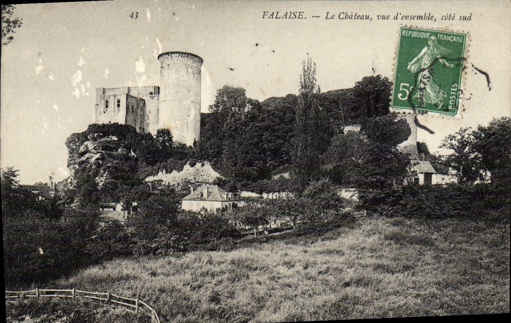 CPA Falaise Le Chateau Vue d'ensemble