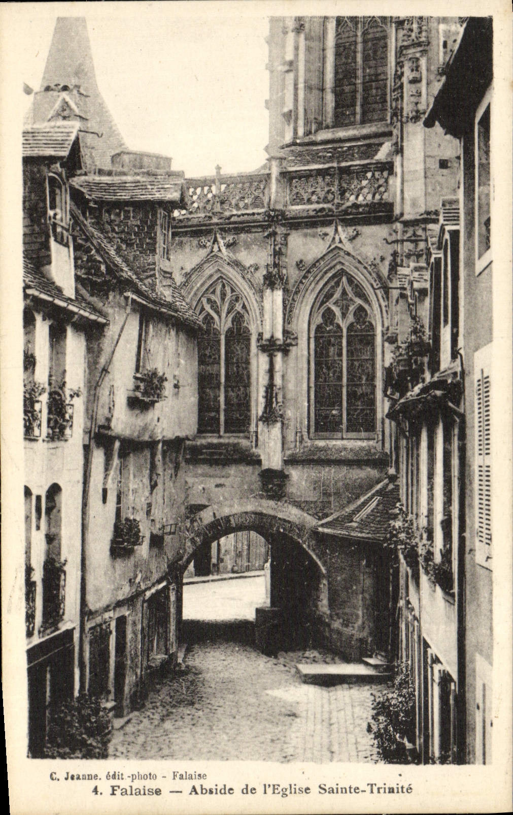 CPA Falaise Abside de L'Eglise Saint Trinite