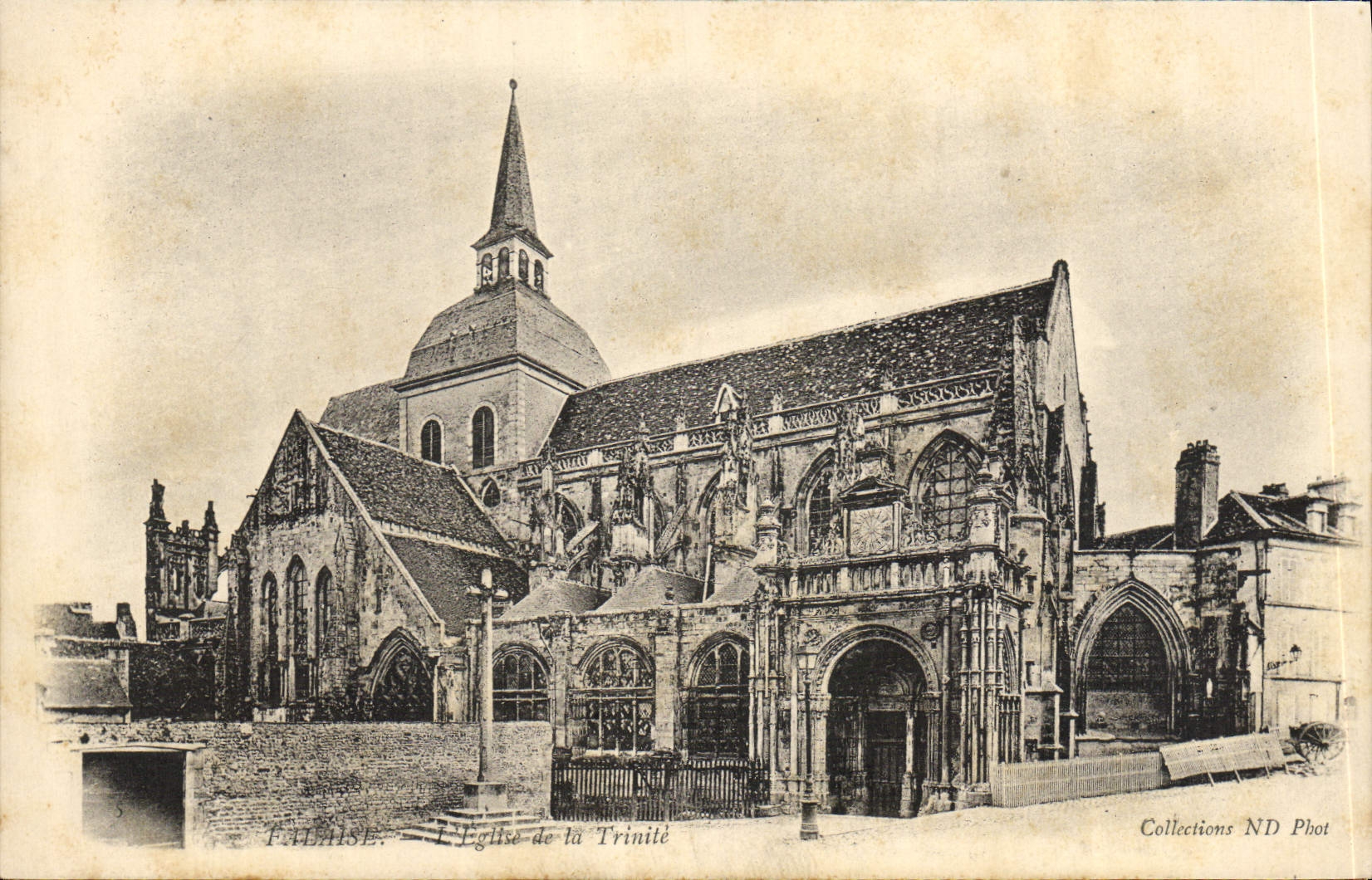 CPA Falaise L'Eglise de la Trinite