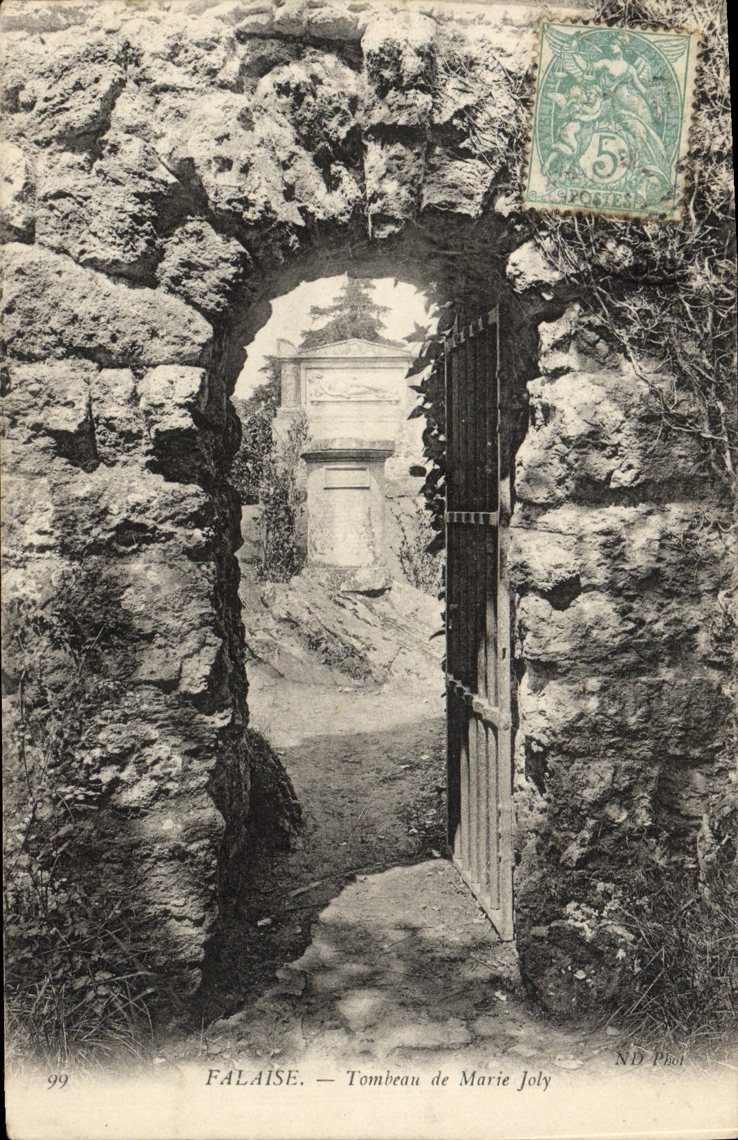 CPA Falaise Tombeau de Marie Joly