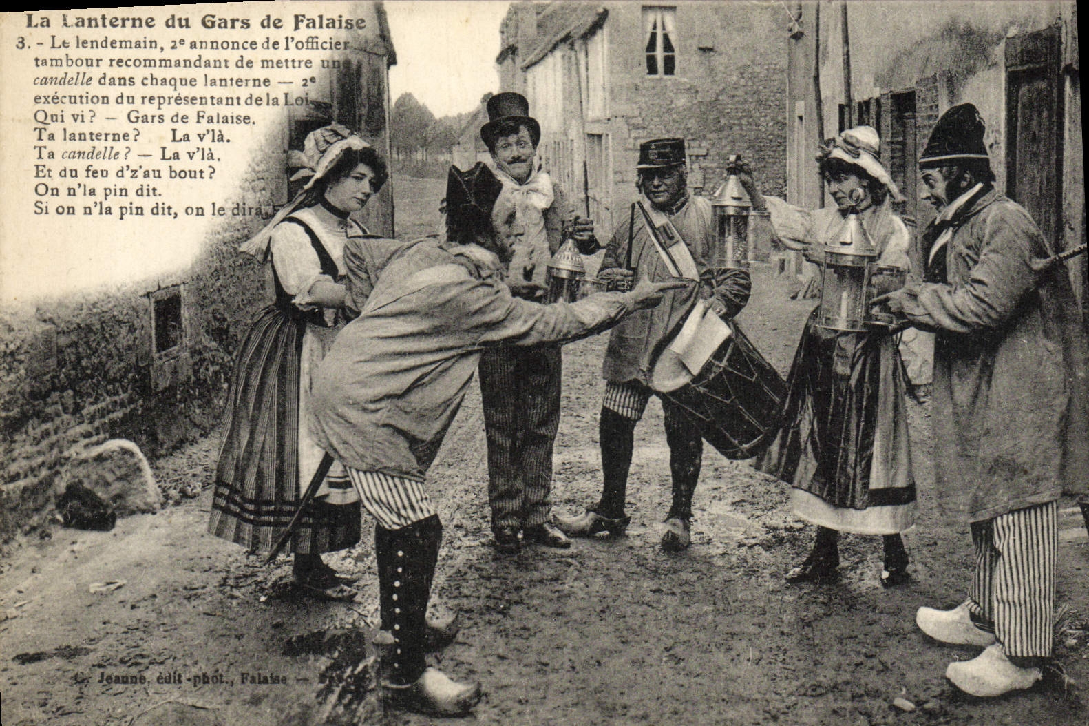 CPA Gars de Falaise et Ieurs Lanternes Folklore Costume