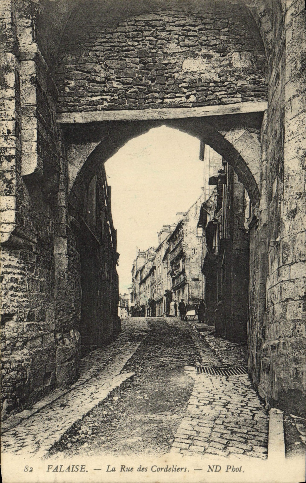 CPA Falaise La Rue des Cordeliers