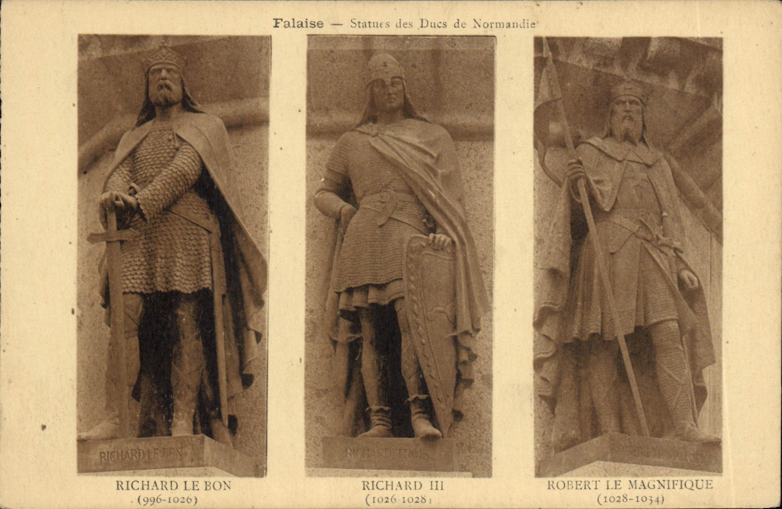 CPA Falaise Statues des ducs de Normandie Richard Le Bon Richard III Robert le Magnifique