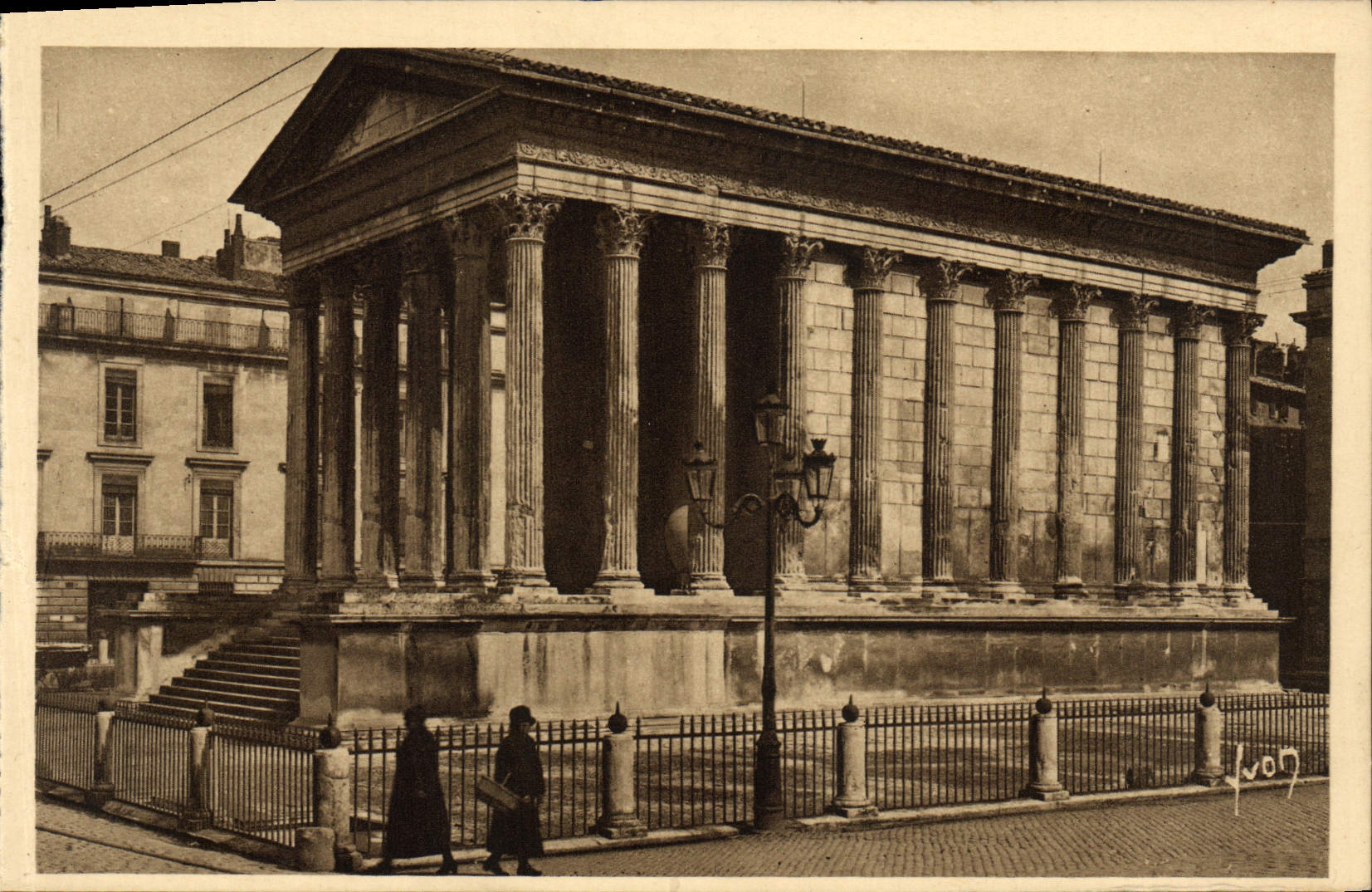 CPA Nimes La Maison Carree