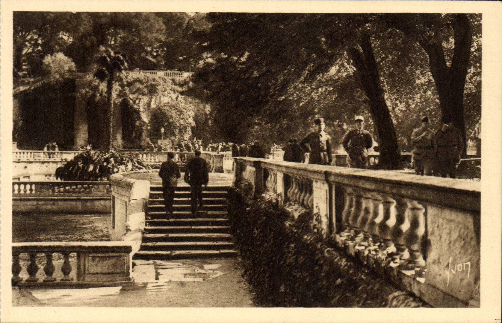 CPA Nimes Jardin de la Fontaine