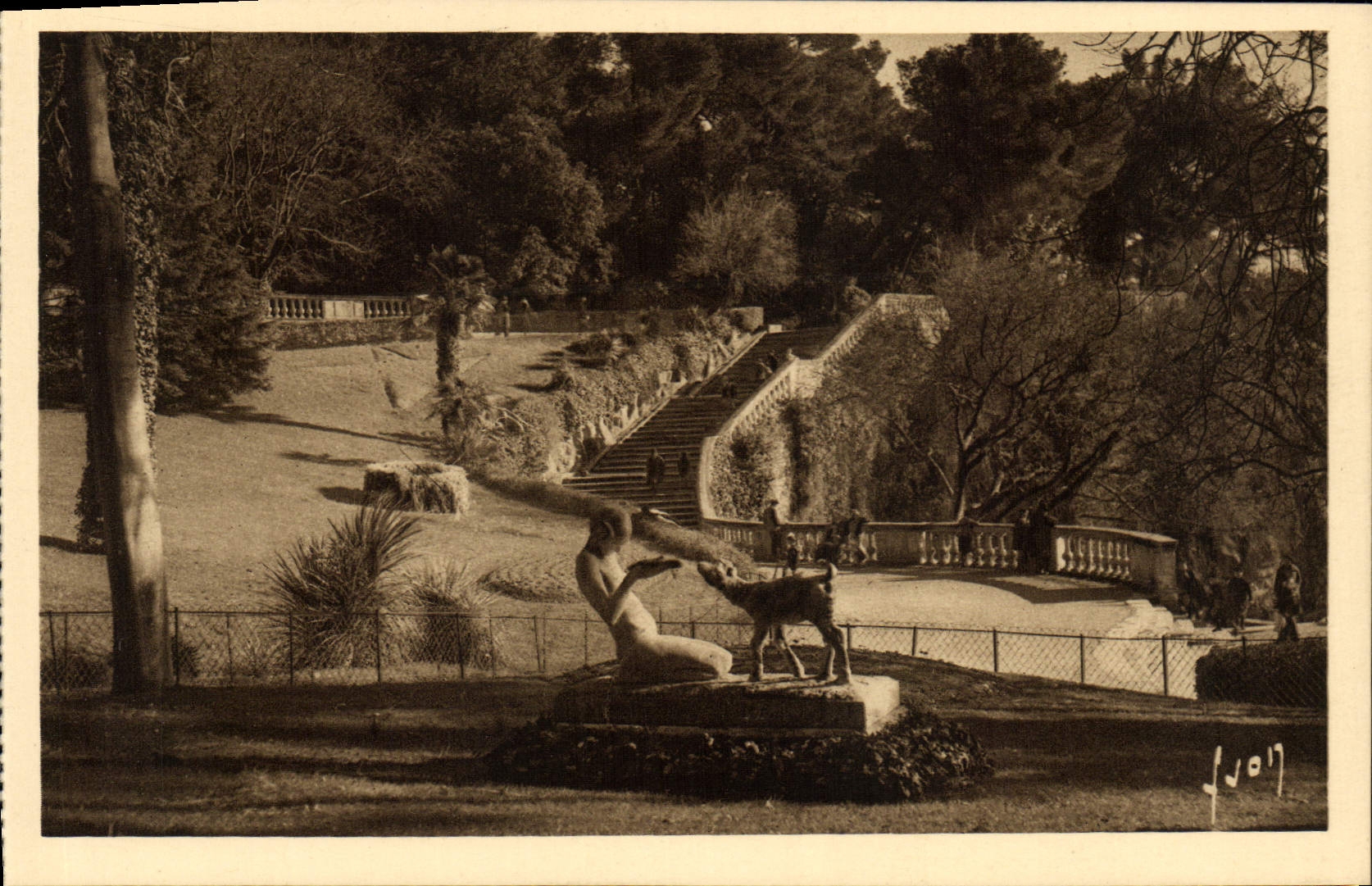 CPA Nimes Jardin de la Fontaine