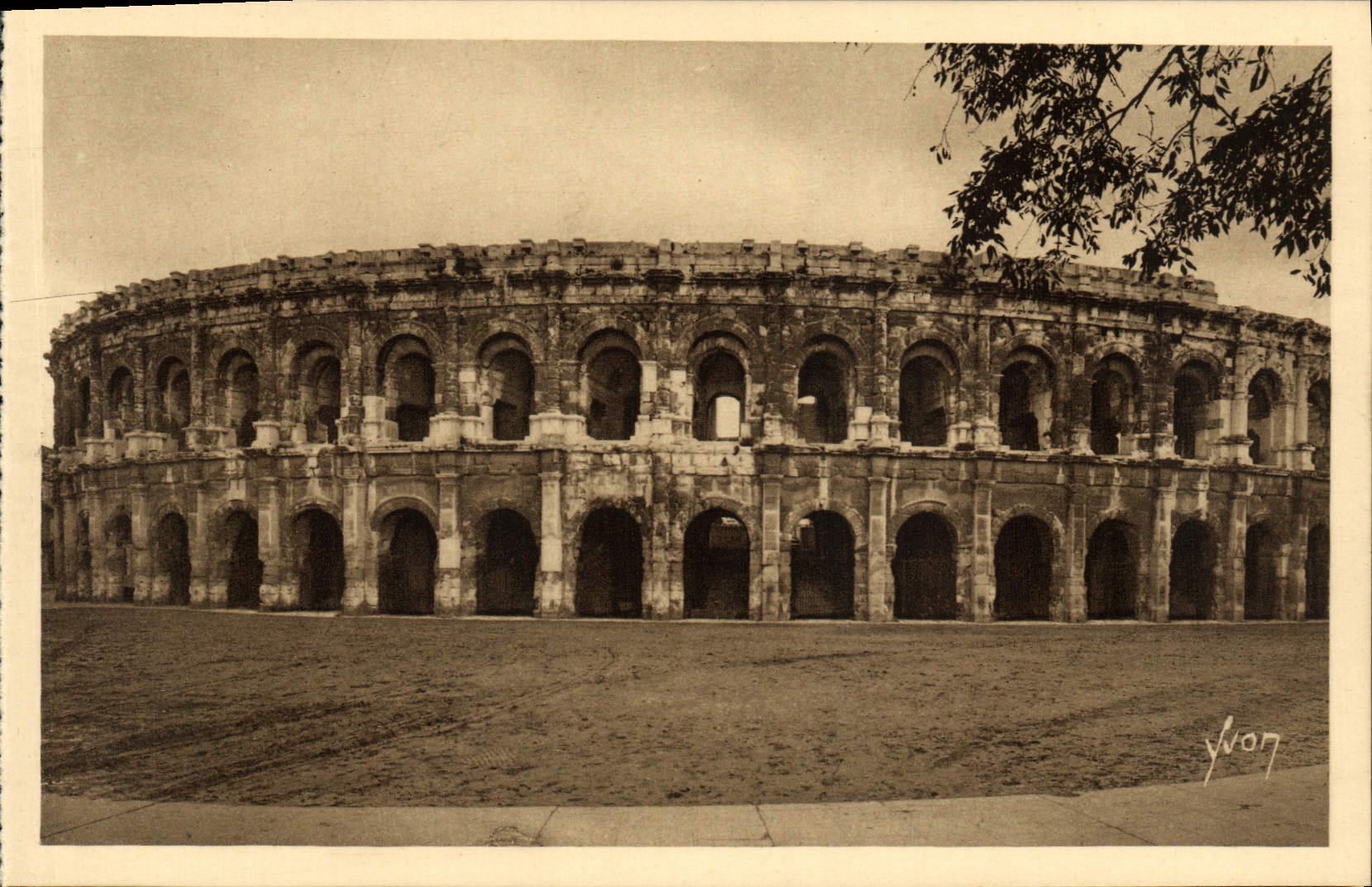 CPA Nimes Les Arenes